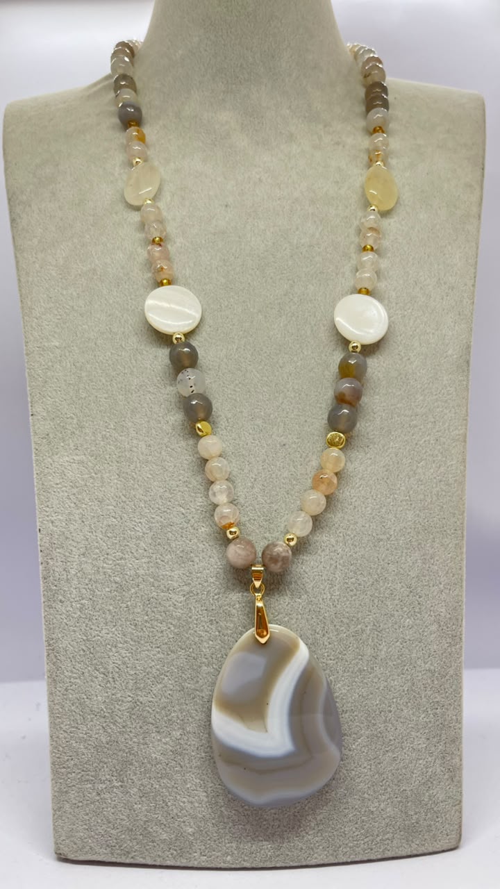 Handmade Natural Agate Necklace - Image 2